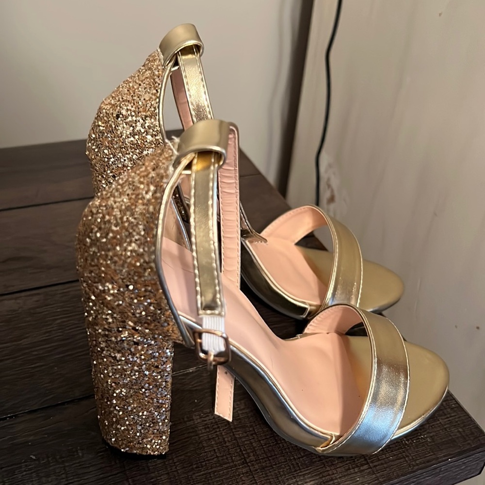 Glitter gold shoes size 5.5